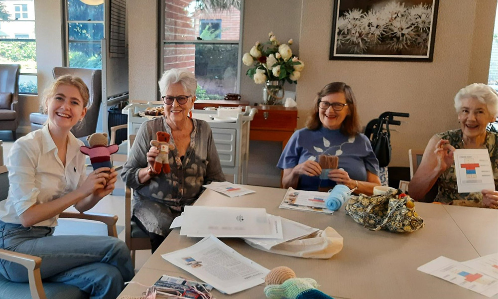 Lucinda from the Australian Red Cross and Craft Group members